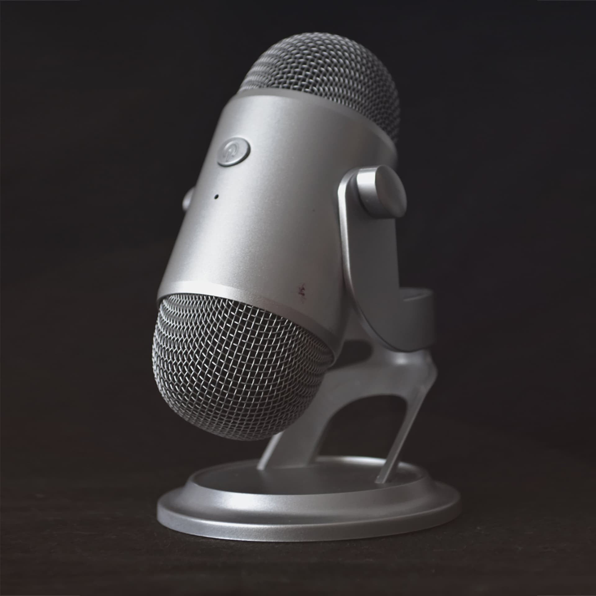Professional microphone with high sensitivity and sound quality for recording and live streaming.